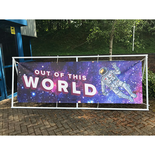 P075 Banner and Frame