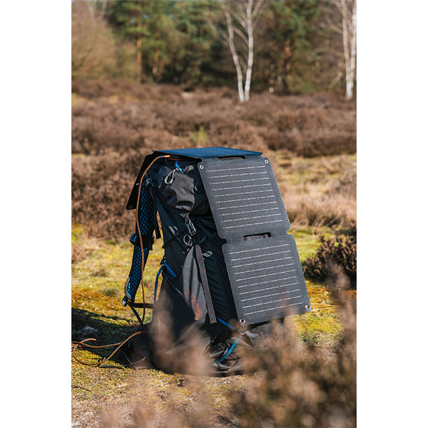 P012 Xtorm Solar Booster 28W Foldable Solar Panel